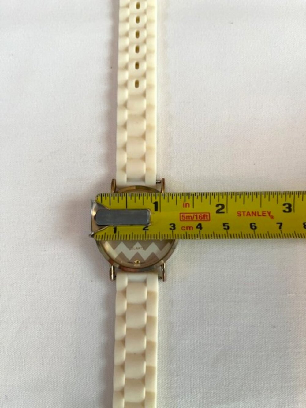 CHARMING CHARLIE | Chevron Zig Zag with Ivory White Band-NEW Battery - Picture 8 of 8